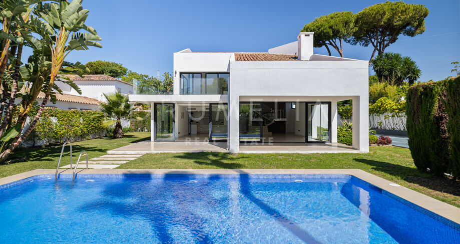 Moderne villa met zwembad en tuin nabij het strand in San Pedro de Alcántara