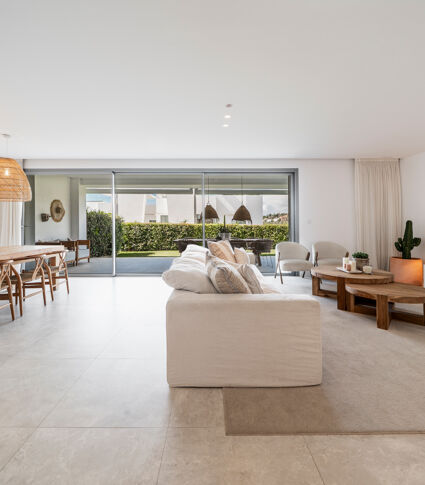 Elegant fireroms leilighet i Santa Clara, Øst Marbella