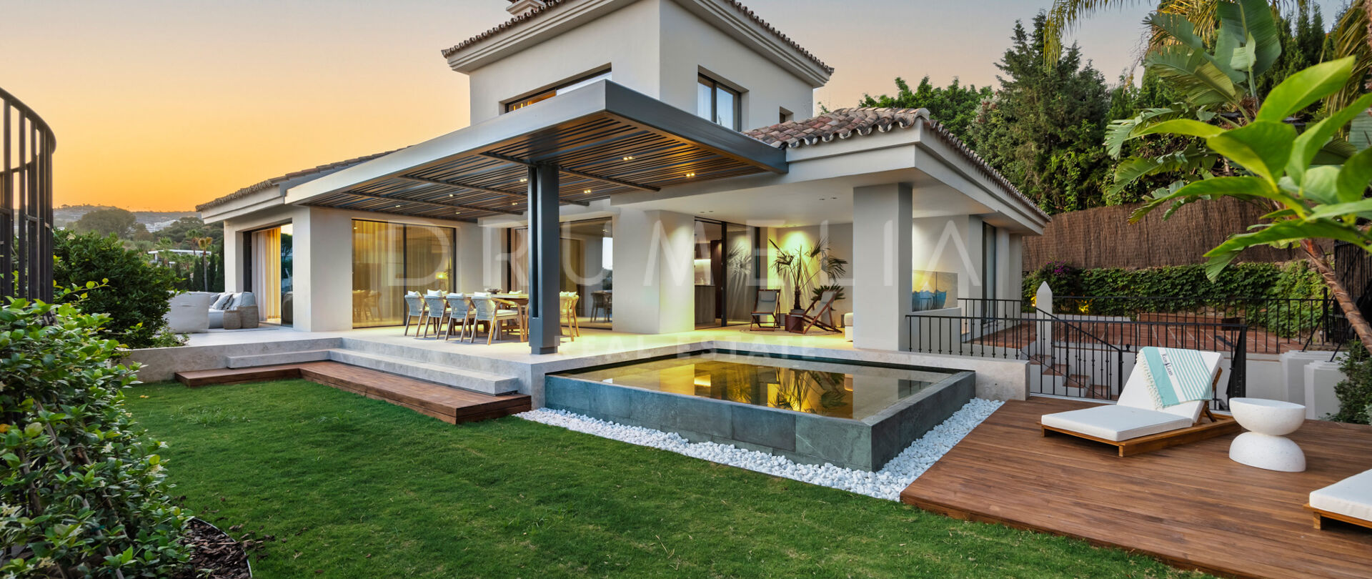 Moderne villa i Bali-stil i Nueva Andalucía, Marbella