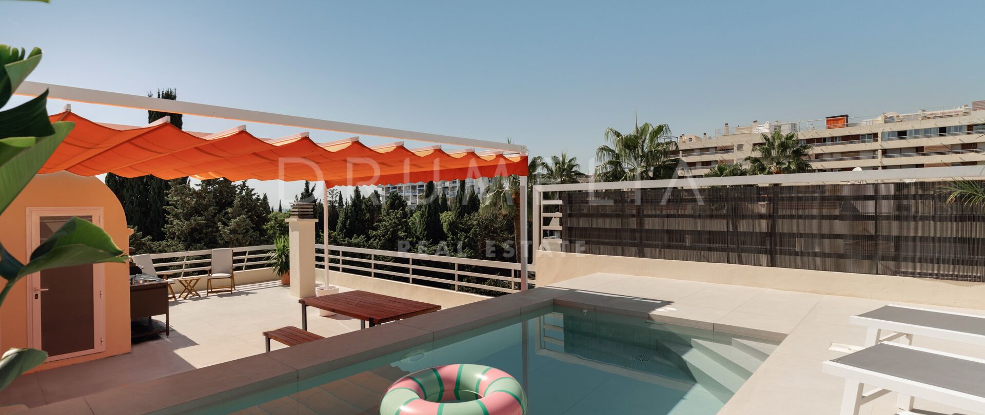 Penthouse moderne avec piscine privée au centre de Marbella