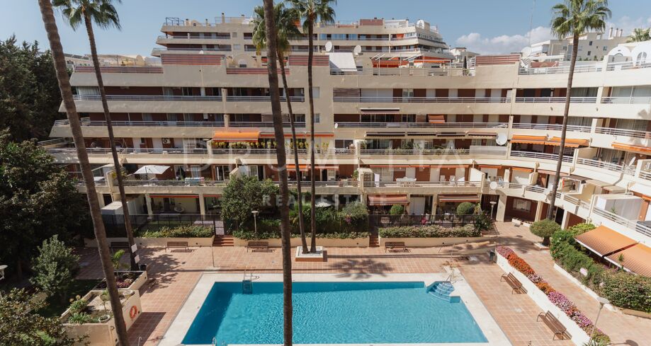 Modernes Penthouse mit privatem Pool im Zentrum von Marbella
