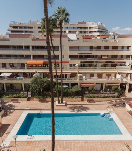 Modern takvåning med privat pool i centrala Marbella