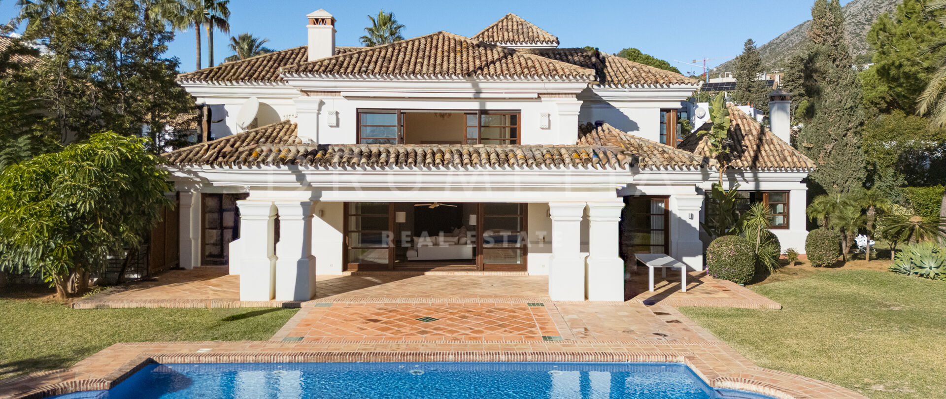 Elegant villa in Sierra Blanca with sea views, near Marbella centre and top schools