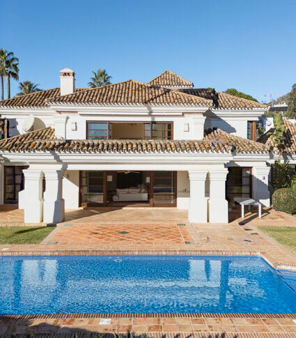 Elegant villa in Sierra Blanca with sea views, near Marbella centre and top schools