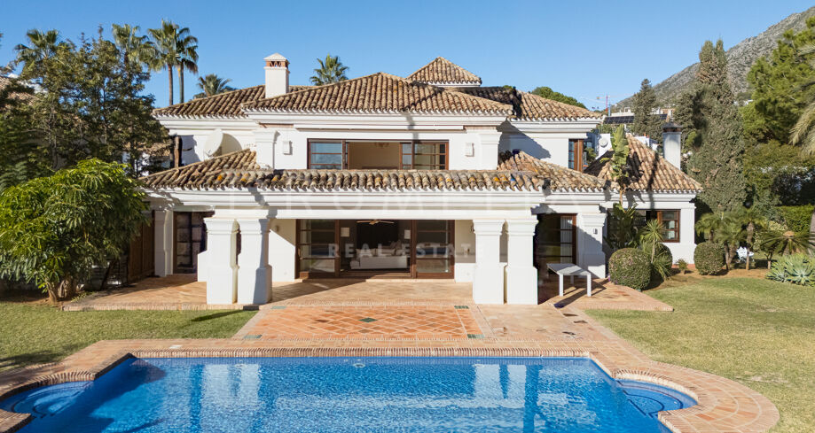 Elegant villa in Sierra Blanca with sea views, near Marbella centre and top schools