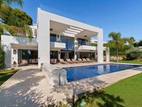 Elegant modern home in Haza del Conde, Nueva Andalucía