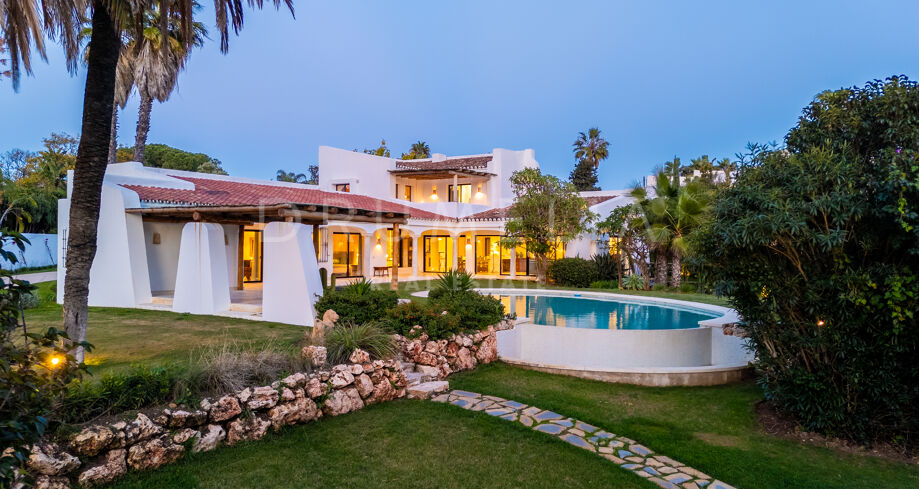 Andalusian-Style Residence near the Beach in Guadalmina Baja