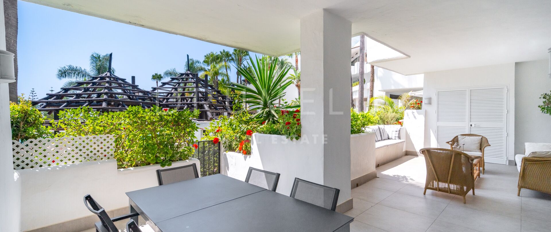 Elegant Beachside Apartment on Marbella’s Golden Mile