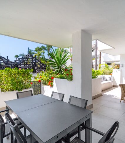 Elegant Beachside Apartment on Marbella’s Golden Mile