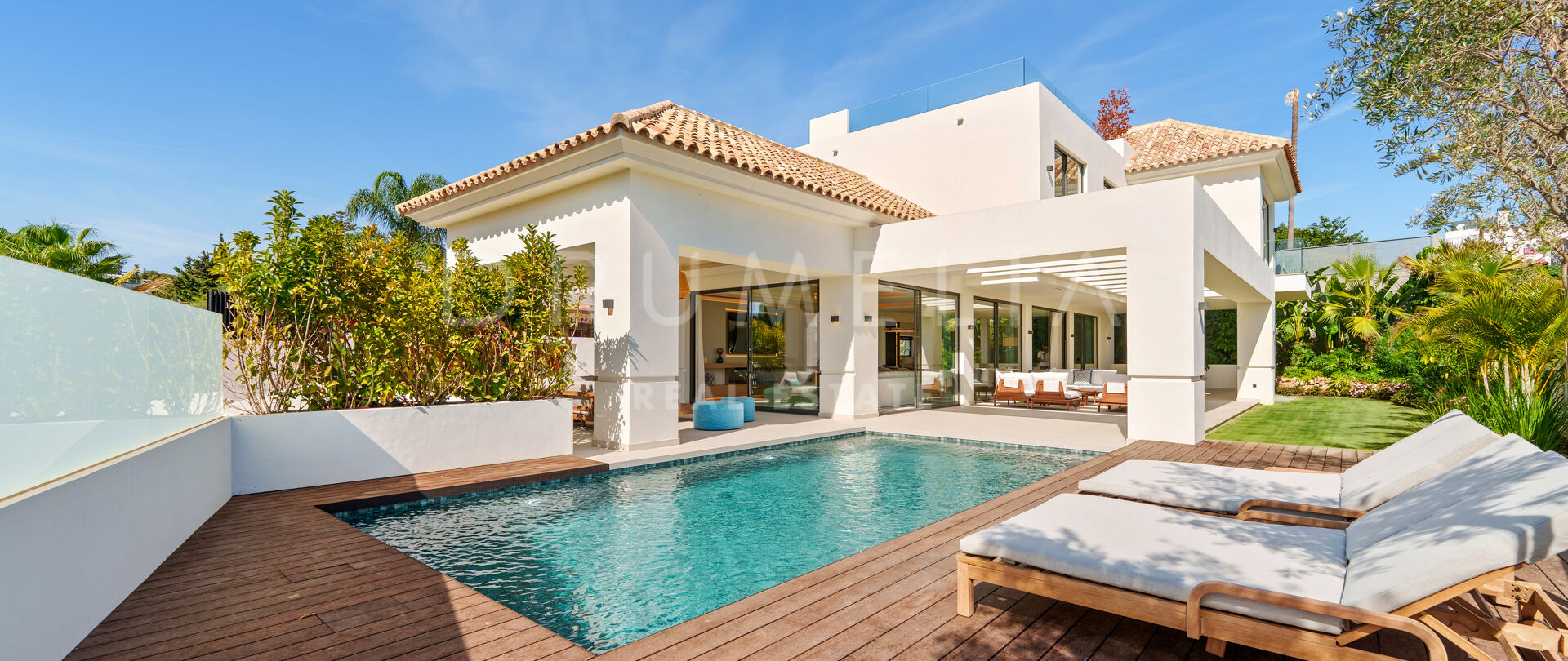 Elegant contemporary villa in Linda Vista Baja, San Pedro de Alcántara