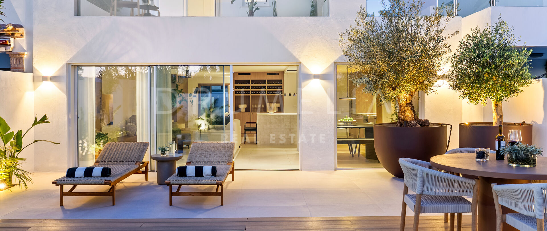 Elegantes Stadthaus mit privatem Pool in Nueva Andalucía