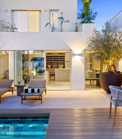 Elegant Townhouse with Private Pool in Nueva Andalucía