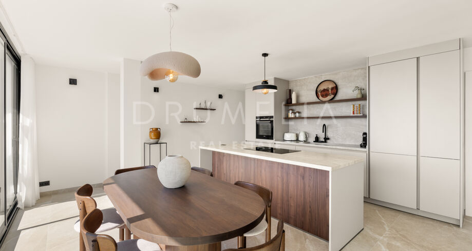 Elegantes Zeitgenössisches Penthouse im Zentrum von Marbella