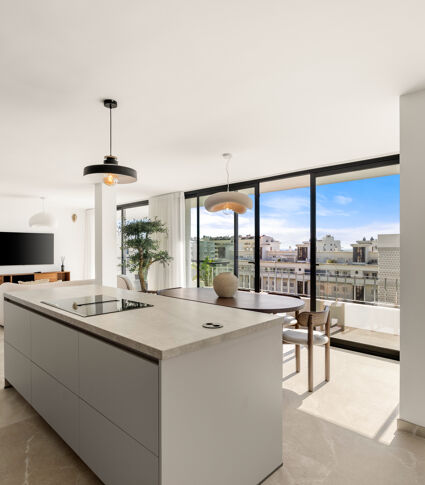 Elegant Contemporary Penthouse in Marbella Centre