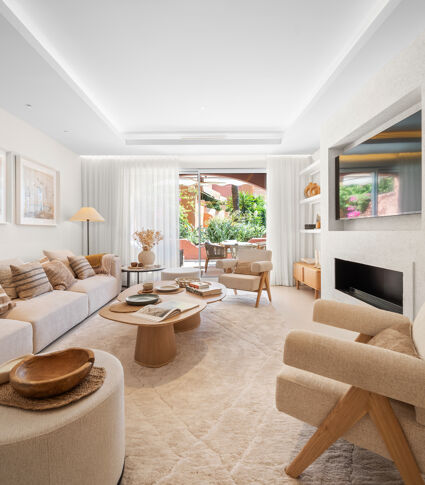 Elegant Renovated Townhouse in El Palmeral, Nueva Andalucía