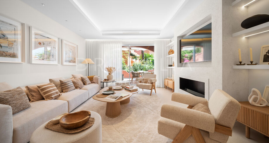 Elegant Renovated Townhouse in El Palmeral, Nueva Andalucía