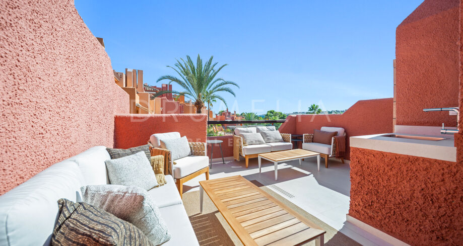 Elegant Renovated Townhouse in El Palmeral, Nueva Andalucía