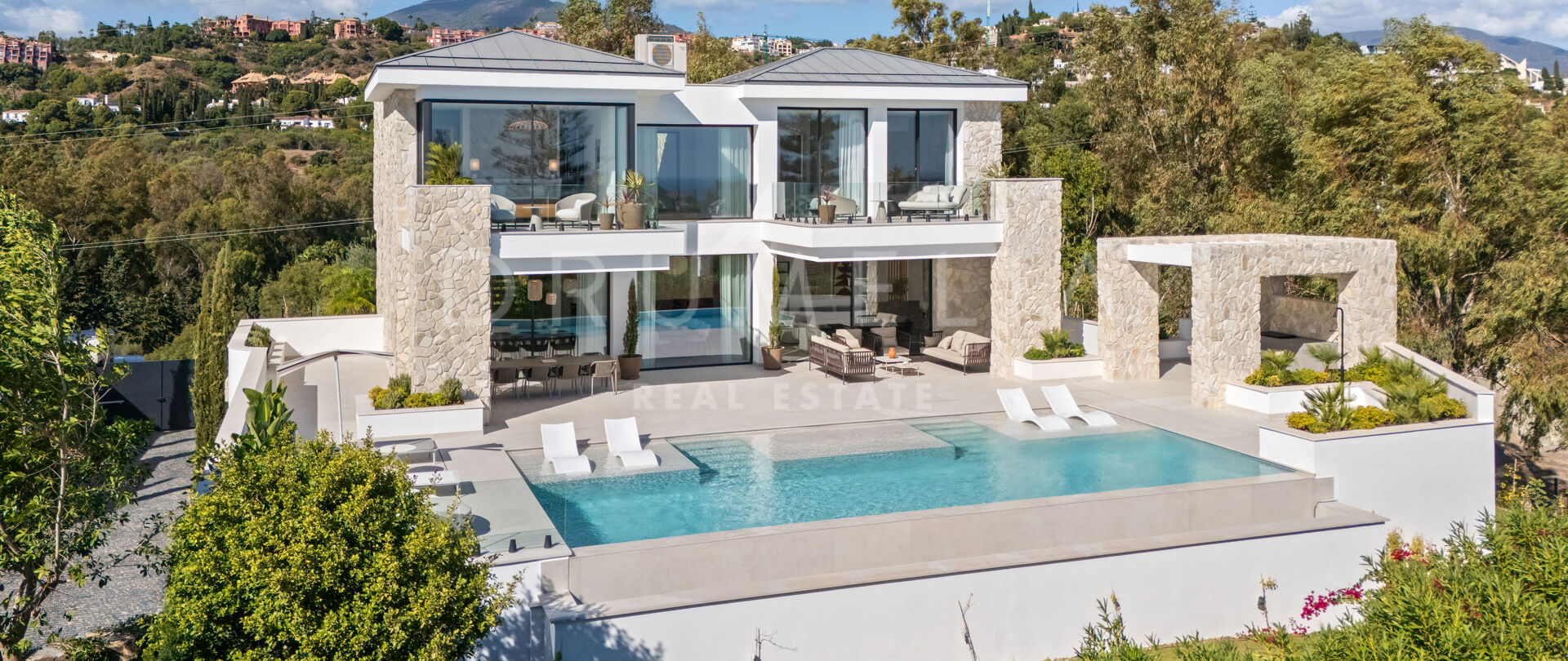 Villa contemporánea con vistas panorámicas en La Quinta, Marbella