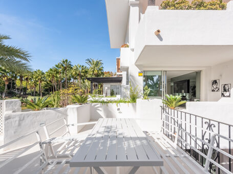 Odnowiony Luksusowy Apartament w Marina Puente Romano