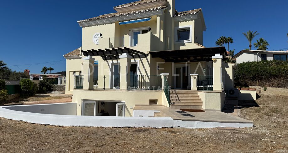 Family Home with Large Plot and Panoramic Views