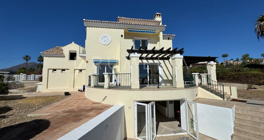 Family Home with Large Plot and Panoramic Views