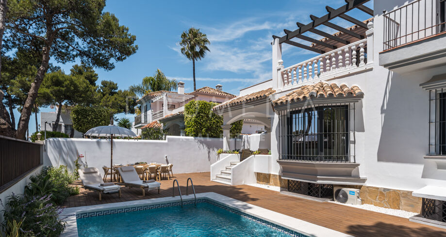 Renovated 6-Bedroom Villa in Altos del Rodeo, Nueva Andalucía