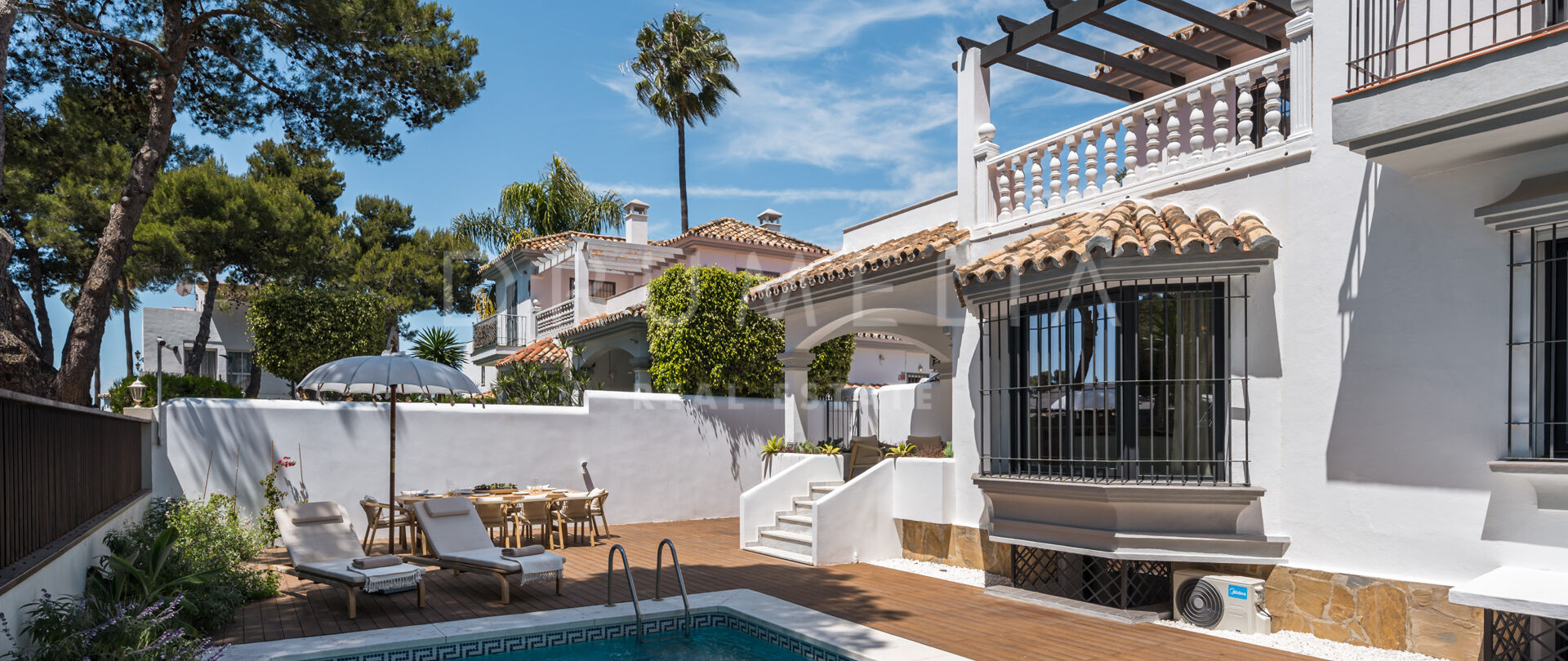 Gerenoveerde Villa met 6 Slaapkamers in Altos del Rodeo, Nueva Andalucía