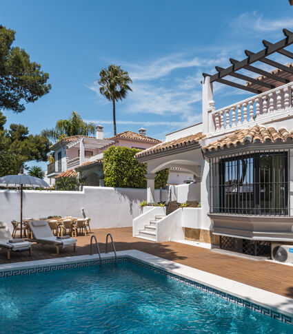 Renovated 6-Bedroom Villa in Altos del Rodeo, Nueva Andalucía