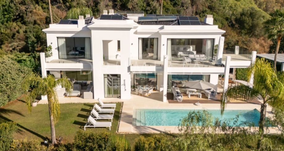 Modern Villa with Mediterranean Views in Monte Halcones