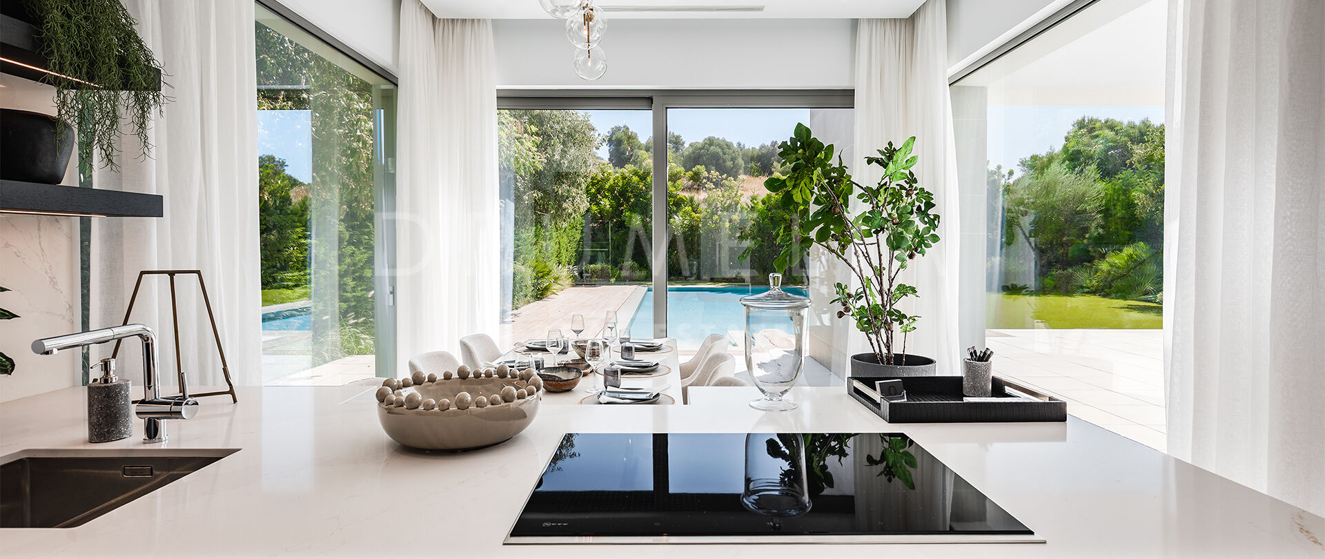 Elegant Contemporary Villa in El Paraíso, Estepona East