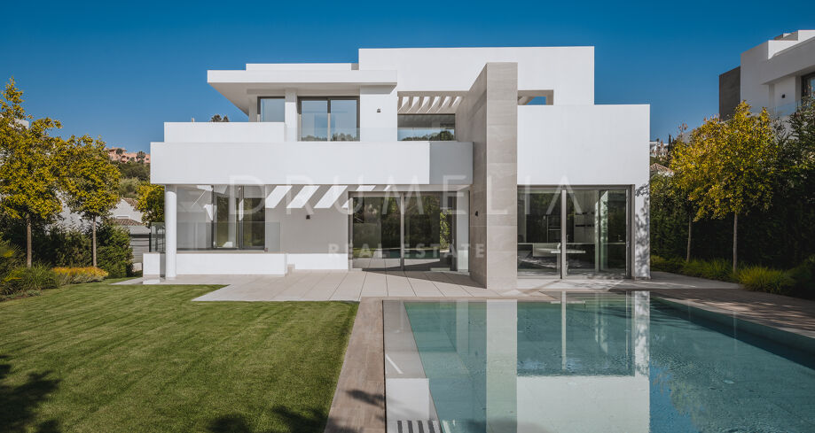 Elegante Villa Contemporánea en El Paraíso, Estepona Este