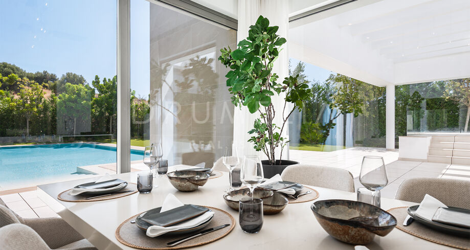 Elegant Contemporary Villa in El Paraíso, Estepona East