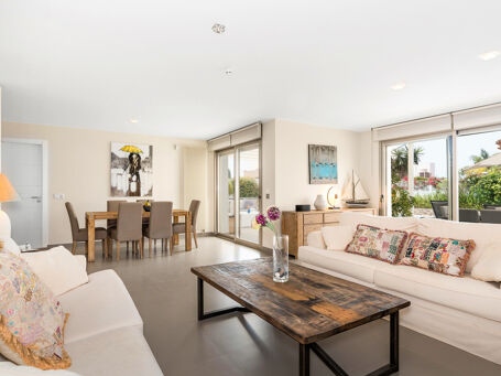 Современная обновлённая вилла рядом с пляжем в Лас Чапас Плая