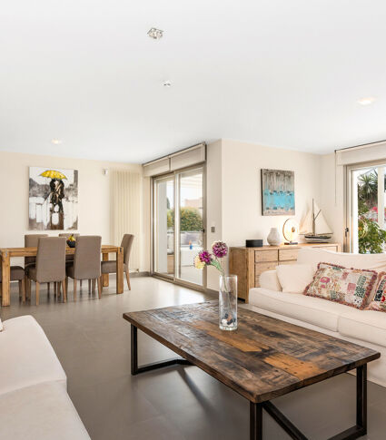 Современная обновлённая вилла рядом с пляжем в Лас Чапас Плая