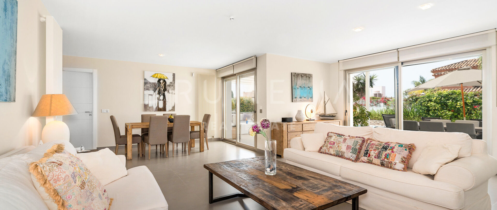 Villa moderna renovada cerca de la playa en Las Chapas Playa