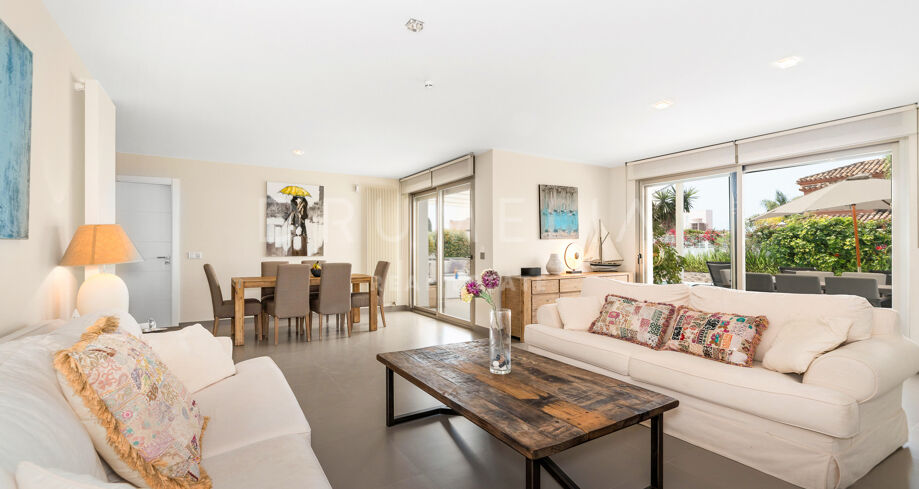 Villa moderne rénovée près de la plage à Las Chapas Playa