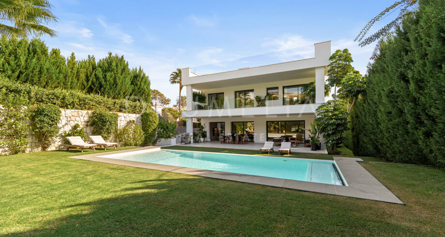 Élégance Contemporaine à Nueva Andalucía