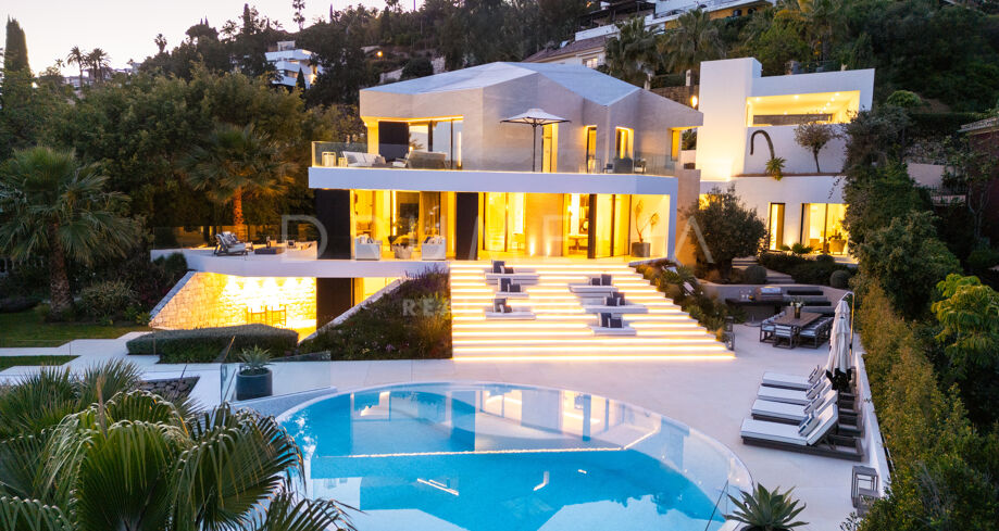 Refined Contemporary Living in El Herrojo Alto, Benahavís