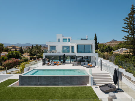Contemporary Luxury Home in Altos del Paraiso, Benahavis