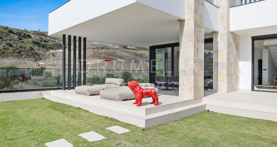 Contemporary newly built villa in La Alquería, Benahavís