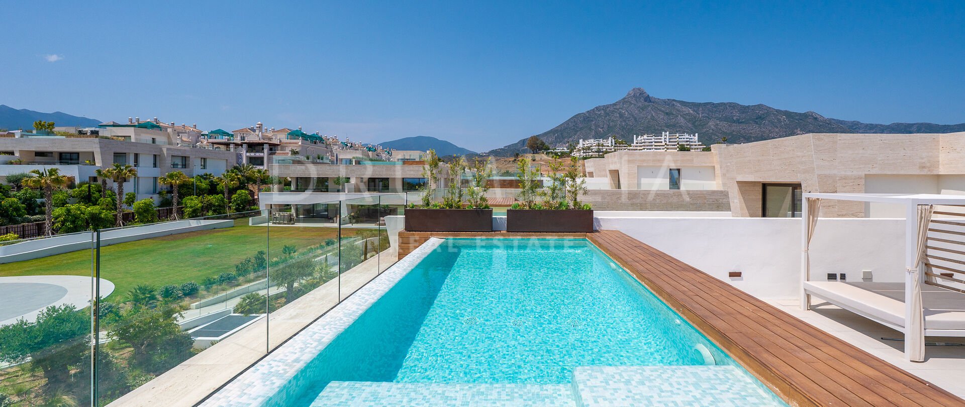 Moderne toppleilighet med havutsikt på Marbella Golden Mile