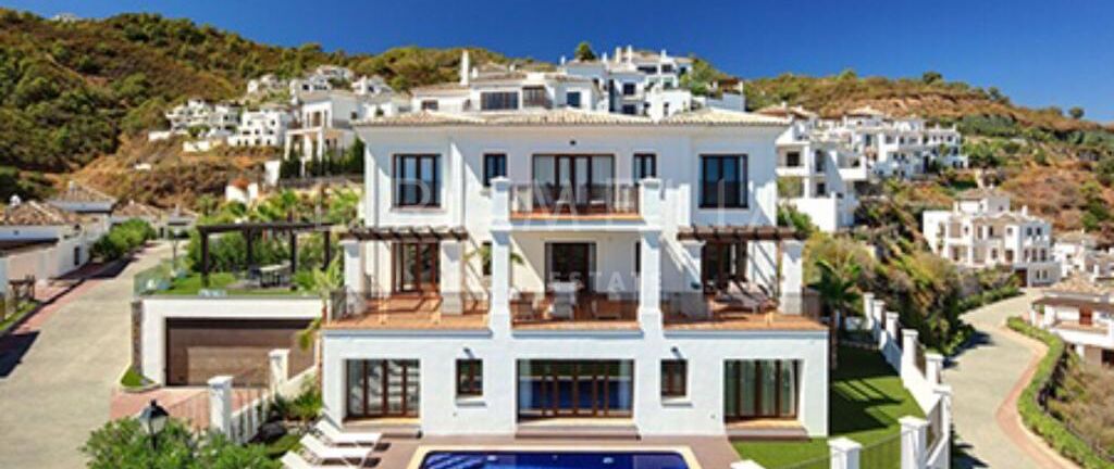 Spacious Villa in 24h Gated Community with Panoramic Sea & Mountain Views