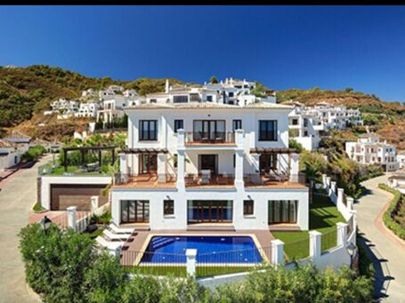 Spacious Villa in 24h Gated Community with Panoramic Sea & Mountain Views