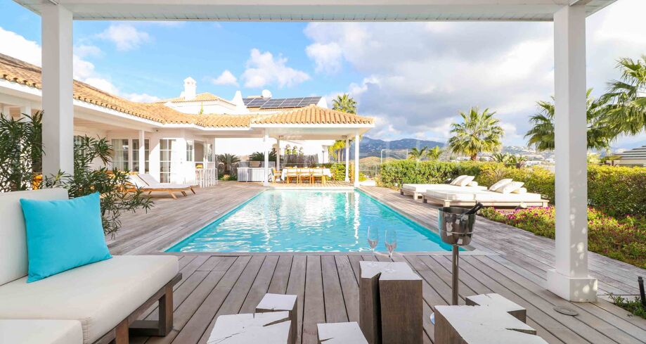 Elegant Villa with Panoramic Views in Benahavís