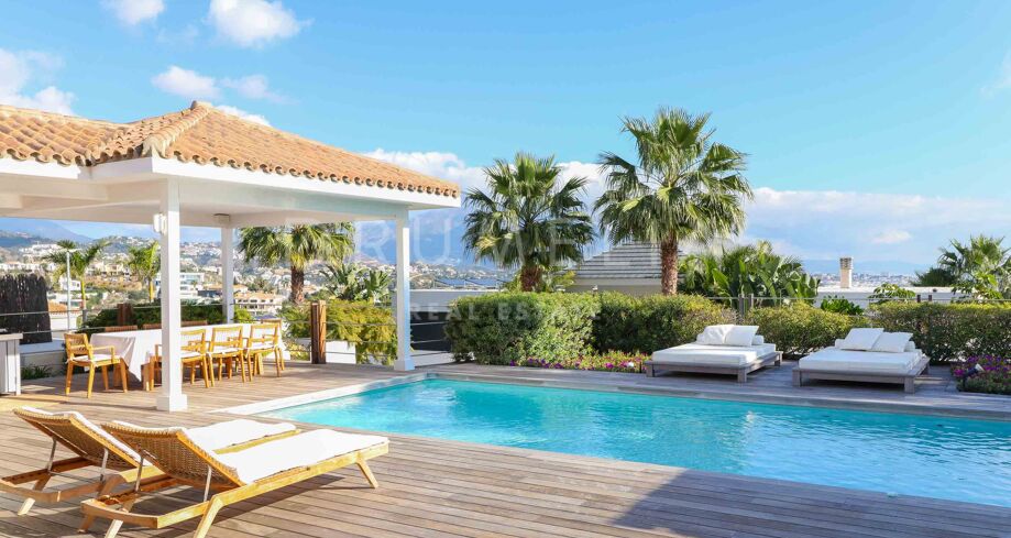 Elegant Villa with Panoramic Views in Benahavís