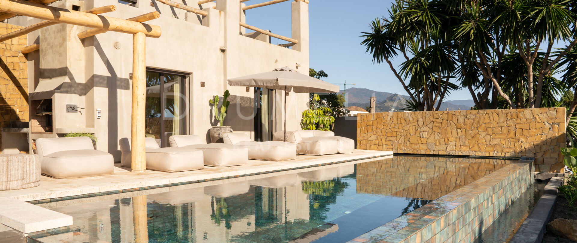 Villa med Moderne Design og Middelhavspreg i Estepona