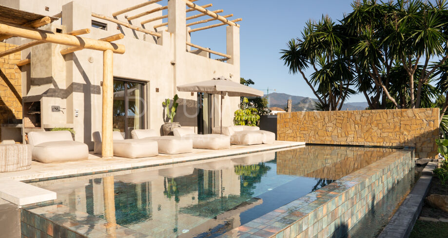Contemporary Design Villa with Mediterranean Essence in Estepona