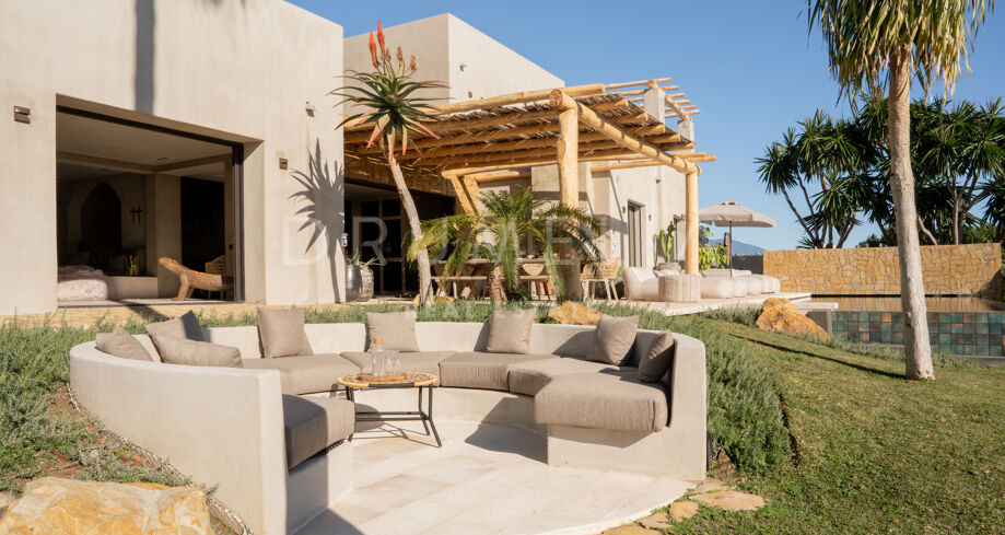 Contemporary Design Villa with Mediterranean Essence in Estepona