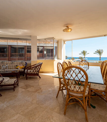 Beachfront Apartment in Puerto Banús with Direct Sea Views