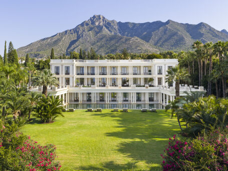 Просторная Средиземноморская Вилла в Нагуэлес, Golden Mile, с Видом на Море и Зоной Велнес